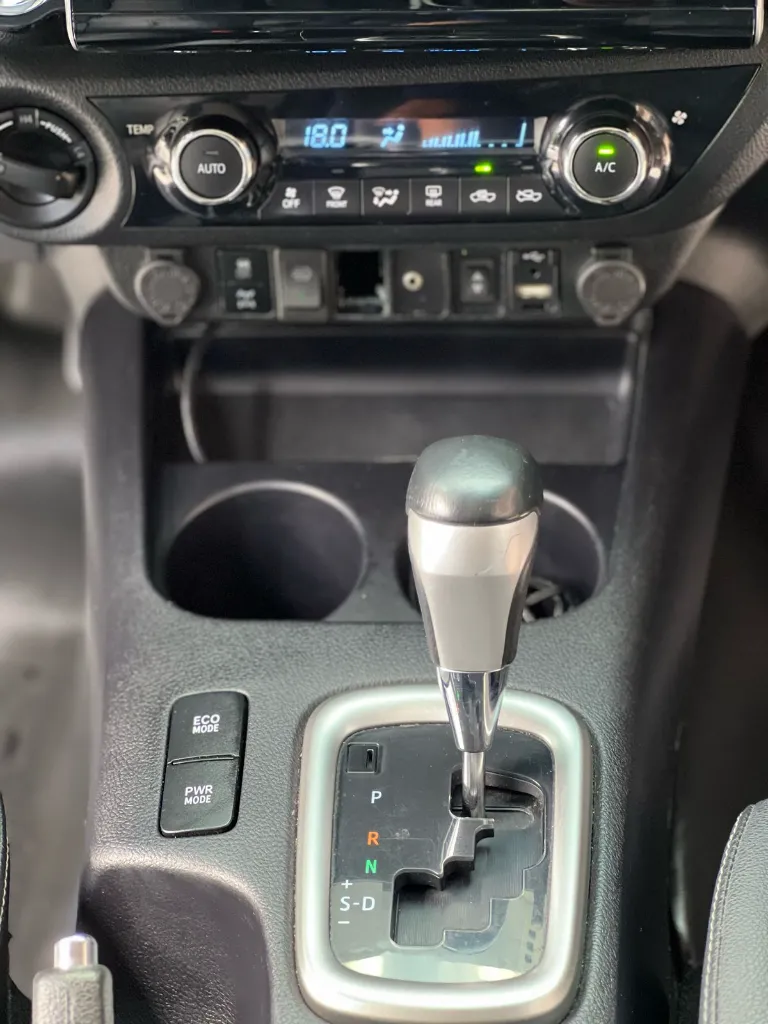 TOYOTA HILUX SRX 2.8 DIÉSEL AUT 4X4 2021 (15).webp