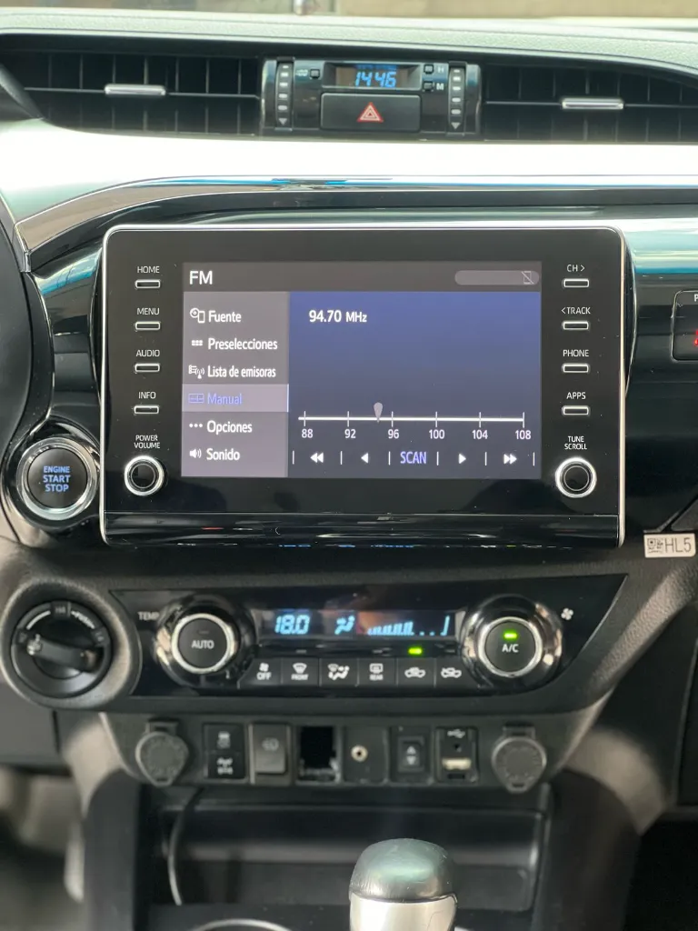 TOYOTA HILUX SRX 2.8 DIÉSEL AUT 4X4 2021 (14).webp