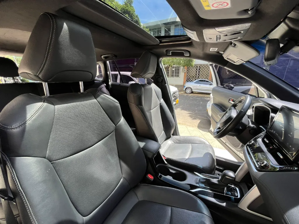 TOYOTA COROLLA CROSS SEG HYBRID MOD 2023 (18).webp