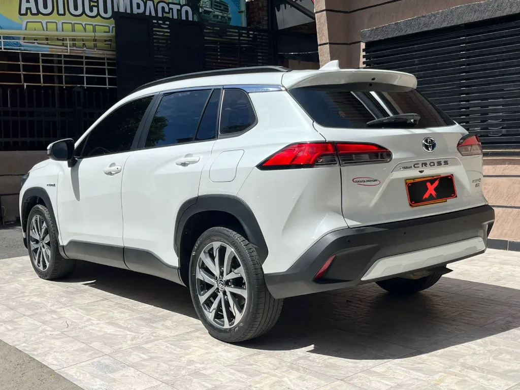 TOYOTA COROLLA CROSS SEG HYBRID MOD 2023 (4).webp