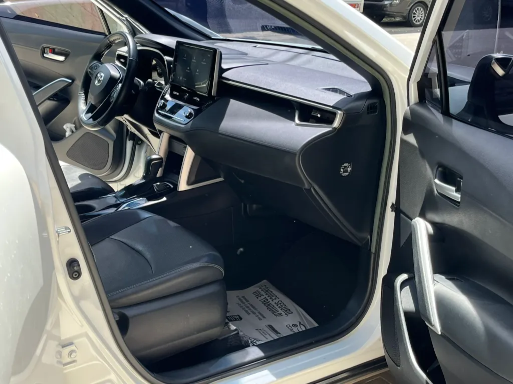 TOYOTA COROLLA CROSS SEG HYBRID MOD 2023 (23).webp