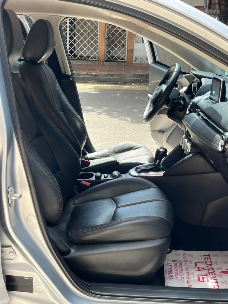 MAZDA 2 GRAND TOURING AUT 2017 (12).webp