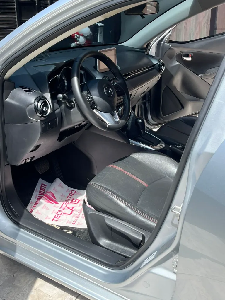 MAZDA 2 GRAND TOURING AUT 2017 (10).webp