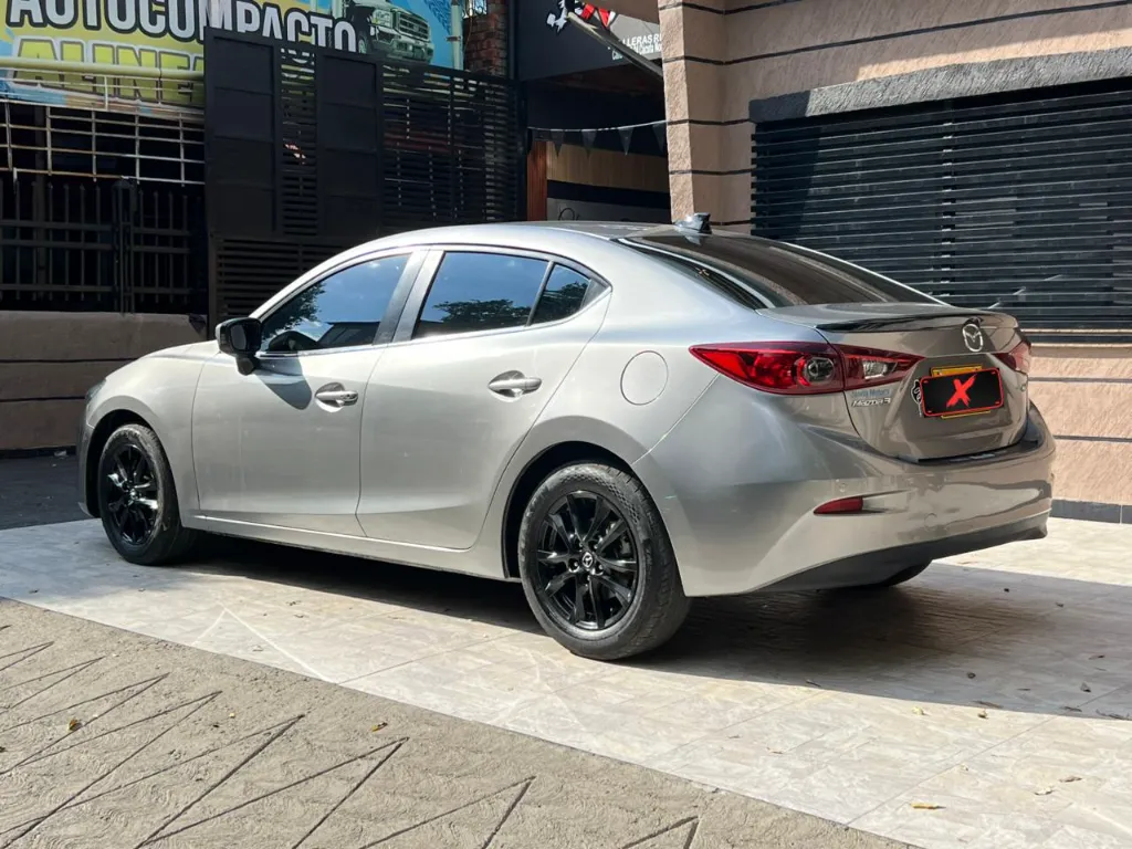 MAZDA 3 TOURING 2.0 MT 2017 (4).webp