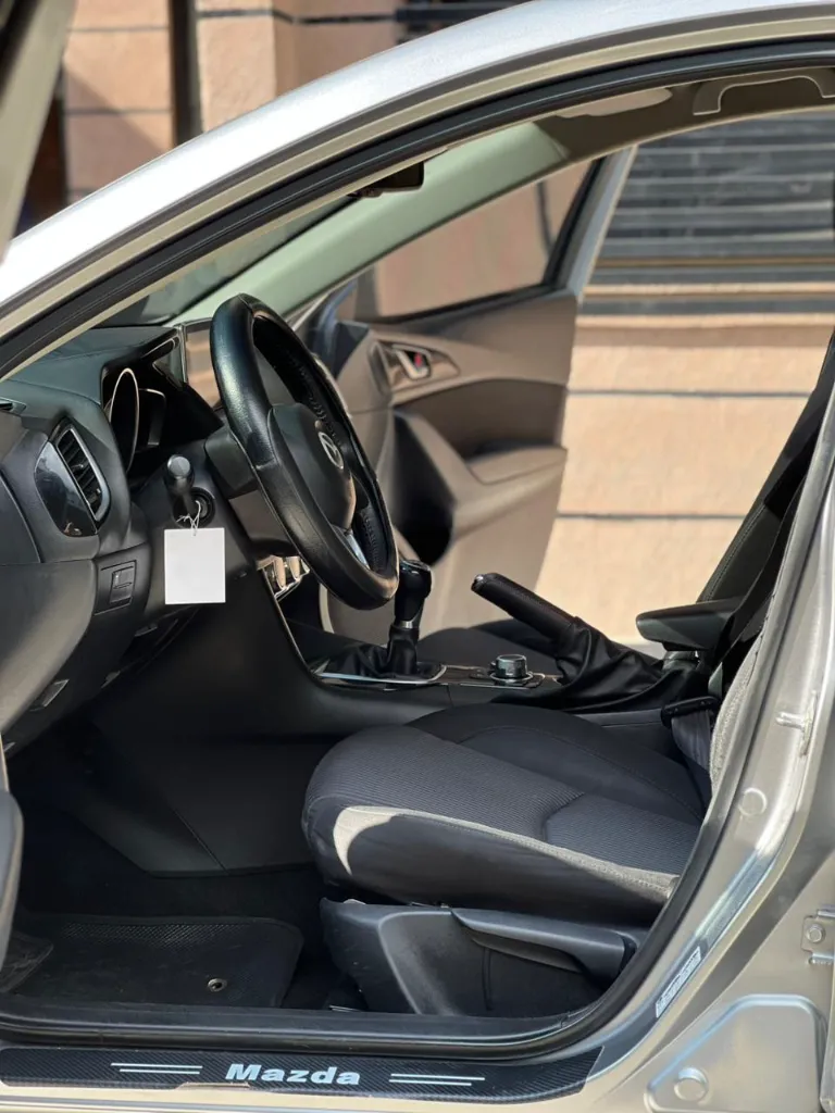 MAZDA 3 TOURING 2.0 MT 2017 (8).webp