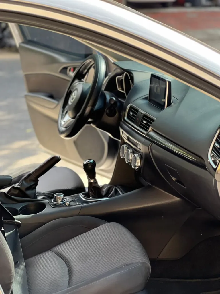 MAZDA 3 TOURING 2.0 MT 2017 (12).webp