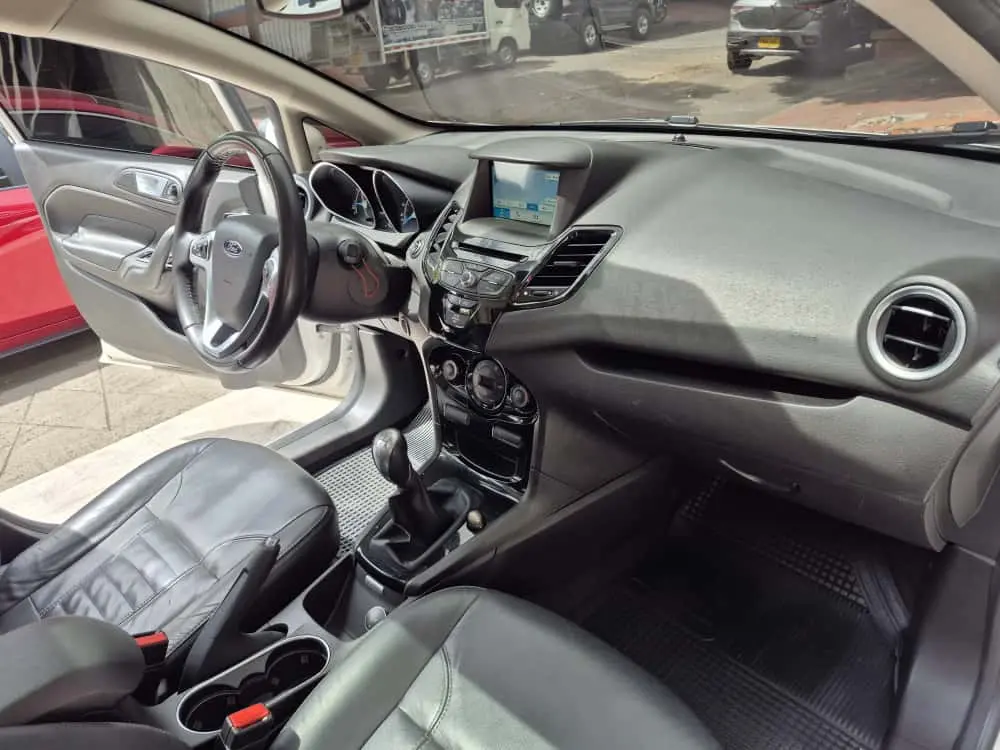 FORD FIESTA TITANIUM HATCHBACK MT 2016  (24).webp