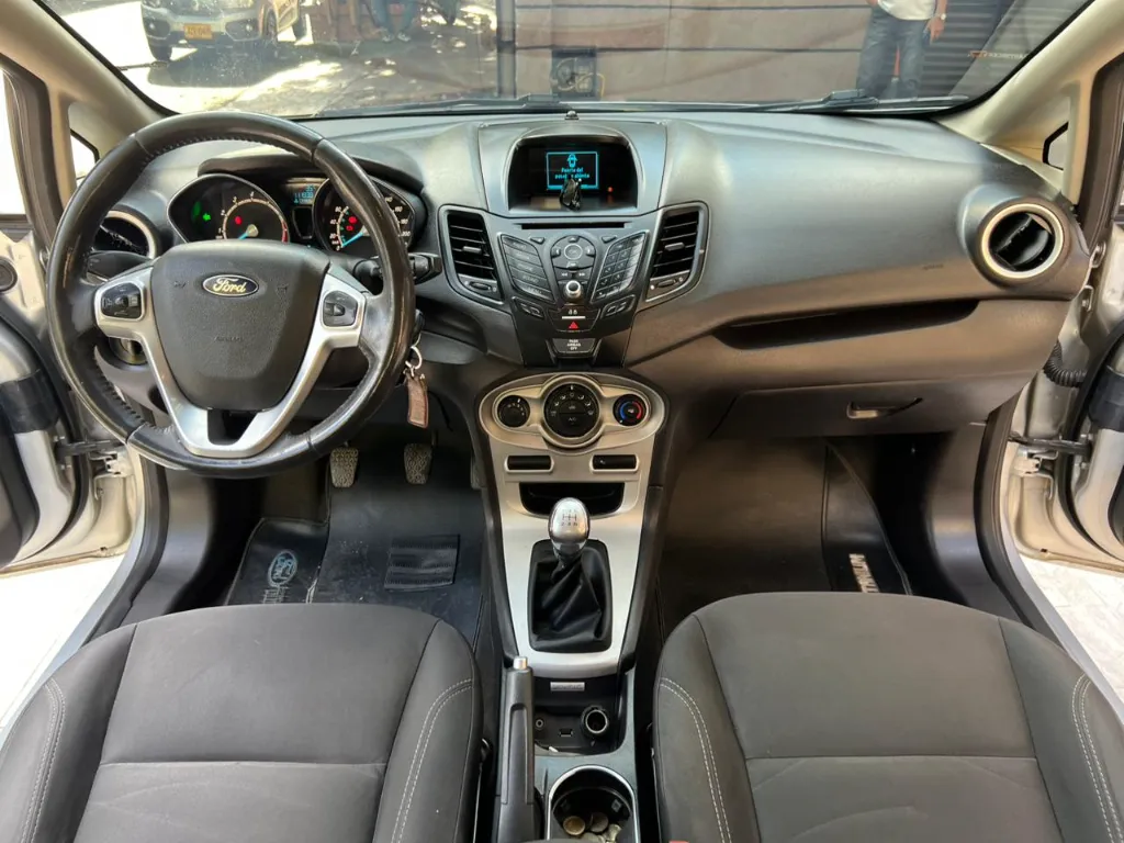 FORD FIESTA SE SEDAN MT 2016 (17).webp
