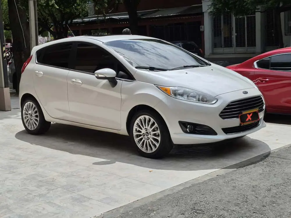 FORD FIESTA TITANIUM HATCHBACK MT 2016  (3).webp