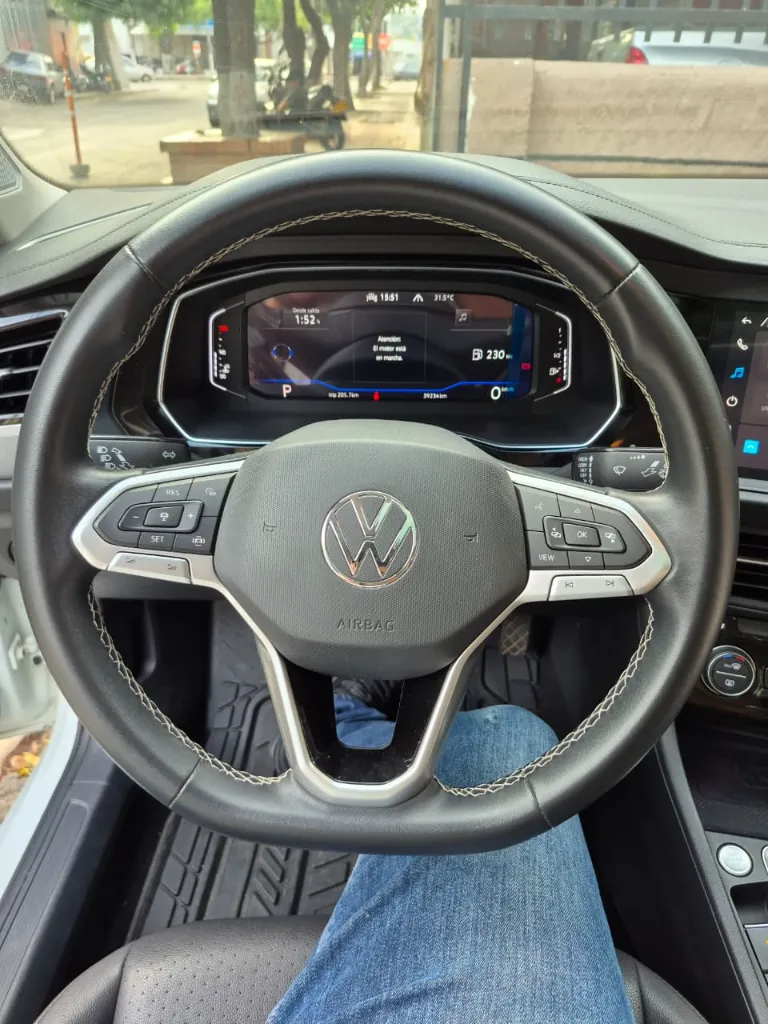 VOLKSWAGEN JETTA HIGHLINE 2023 (15).webp