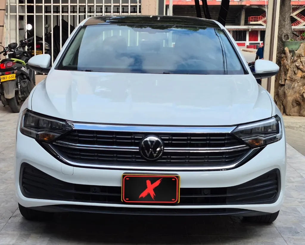 VOLKSWAGEN JETTA HIGHLINE 2023 (2).webp