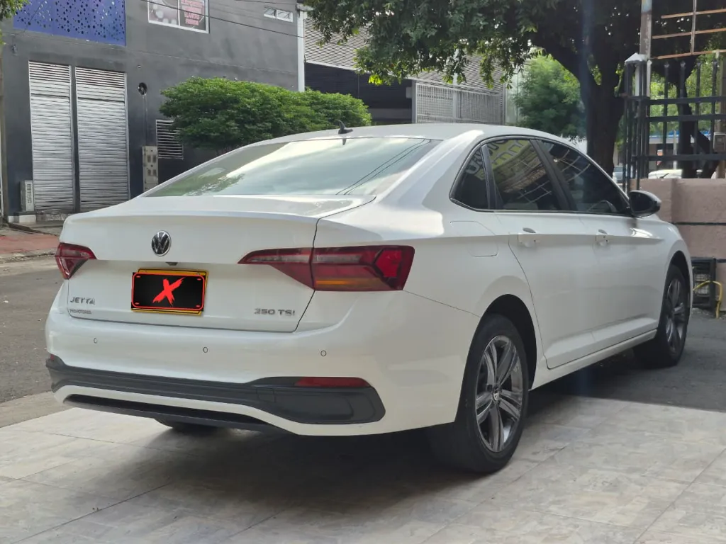 VOLKSWAGEN JETTA HIGHLINE 2023 (6).webp