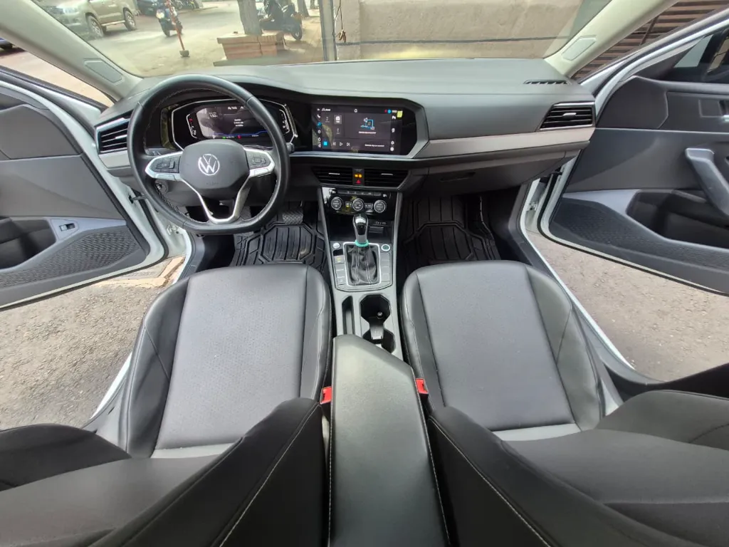 VOLKSWAGEN JETTA HIGHLINE 2023 (17).webp