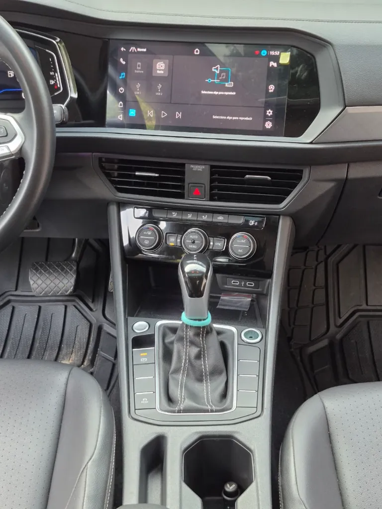 VOLKSWAGEN JETTA HIGHLINE 2023 (18).webp