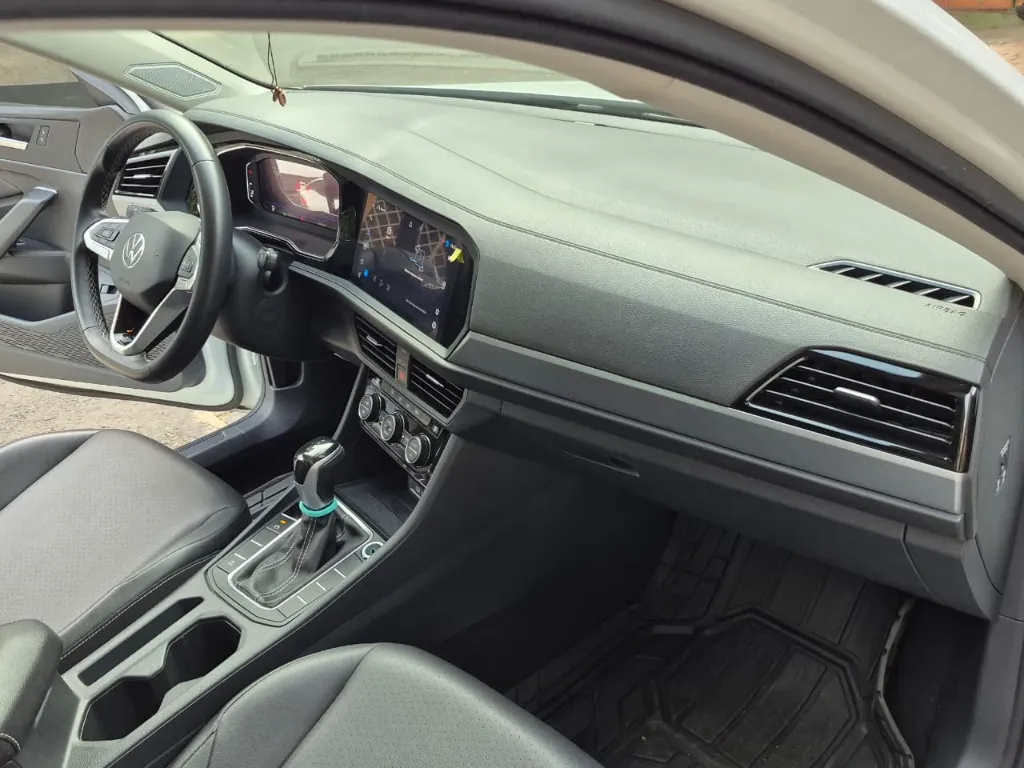 VOLKSWAGEN JETTA HIGHLINE 2023 (22).webp