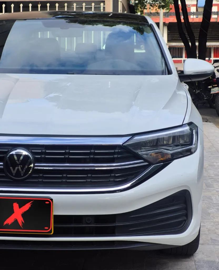 VOLKSWAGEN JETTA HIGHLINE 2023 (7).webp