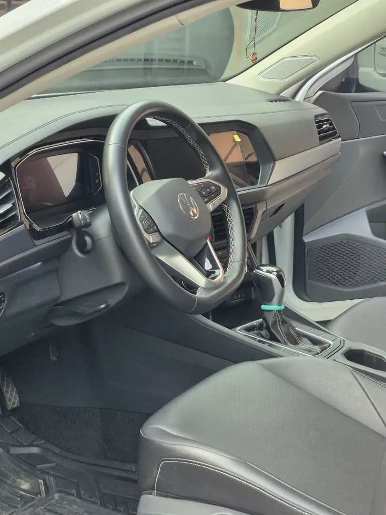 VOLKSWAGEN JETTA HIGHLINE 2023 (11).webp