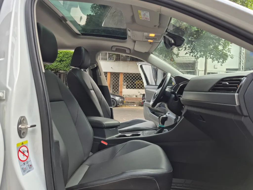 VOLKSWAGEN JETTA HIGHLINE 2023 (21).webp