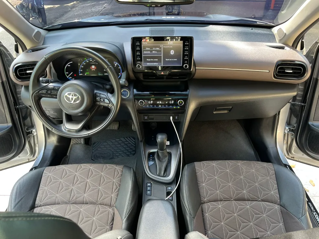 TOYOTA YARIS CROSS XLS HEV 2024 (9).webp