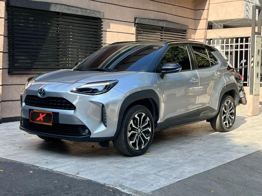 TOYOTA YARIS CROSS XLS HEV 2024 (1).webp