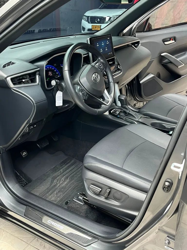 TOYOTA COROLLA CROSS HYBRID MOD 2024  (16).webp