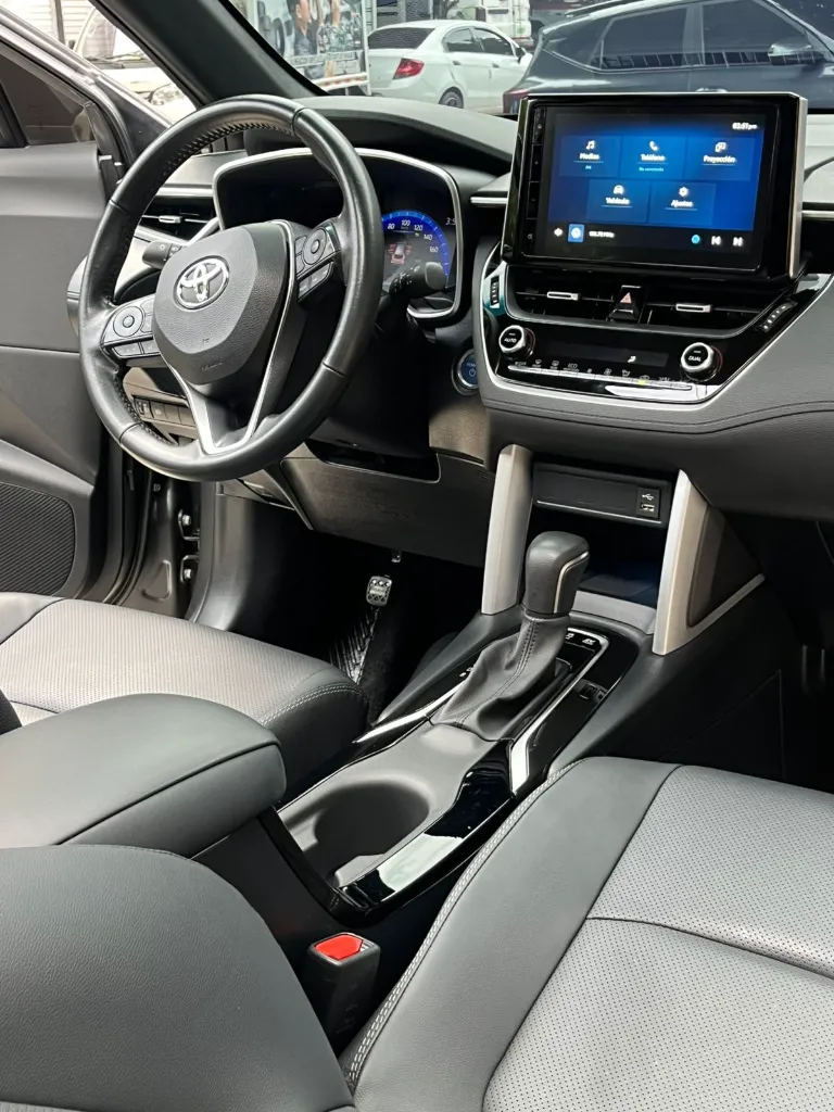 TOYOTA COROLLA CROSS HYBRID MOD 2024  (11).webp