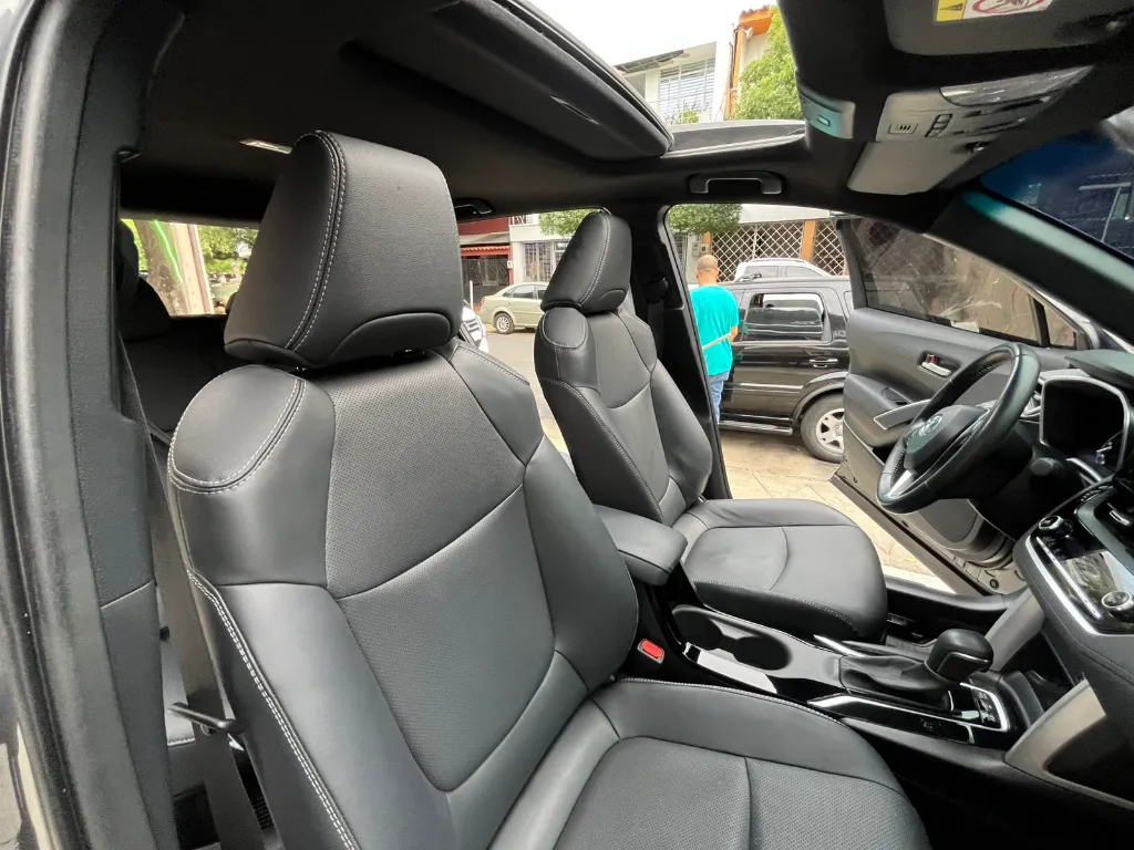 TOYOTA COROLLA CROSS HYBRID MOD 2024  (13).webp