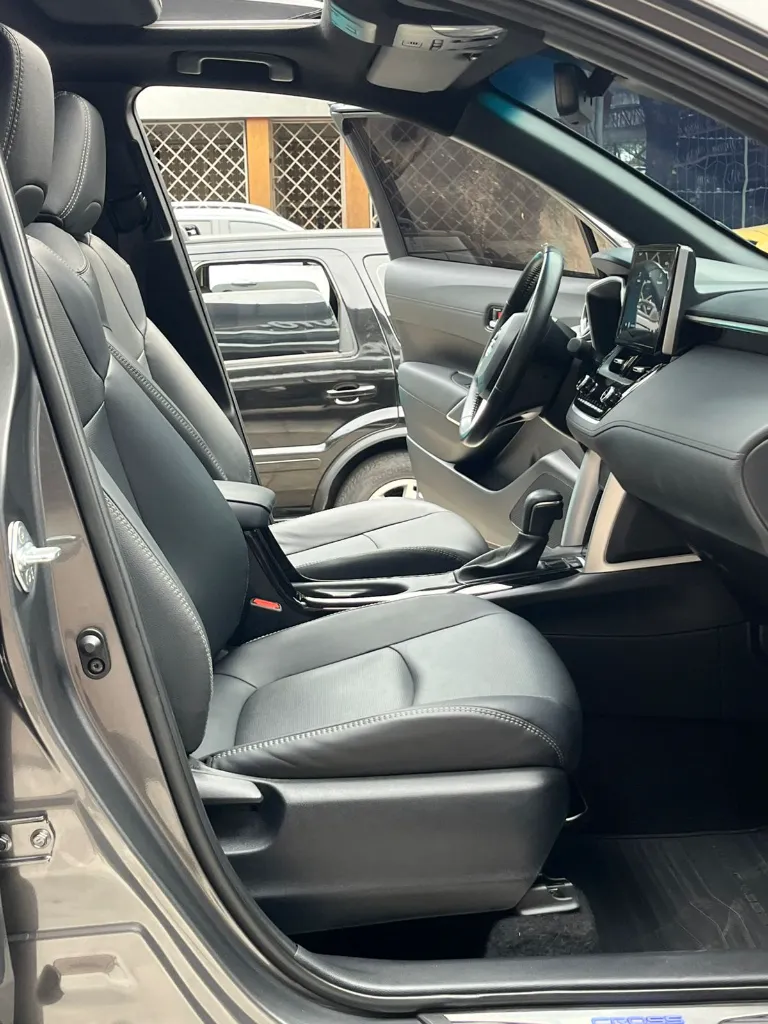 TOYOTA COROLLA CROSS HYBRID MOD 2024  (14).webp