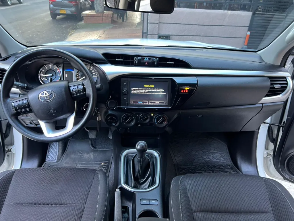 TOYOTA HILUX 2.7 GASOLINA 4X4 MT 2022  (14).webp