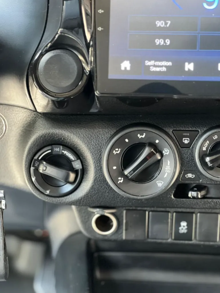 TOYOTA HILUX SRV 2.8 DIÉSEL 4X4 BLINDAJE 2+ 2020 publicar en $223.900 (12).webp