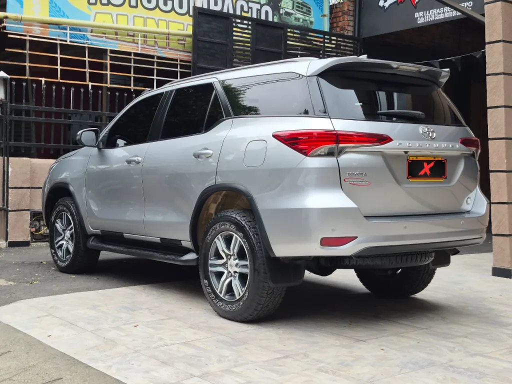 TOYOTA FORTUNER SW4 Diésel 2019 (4).webp