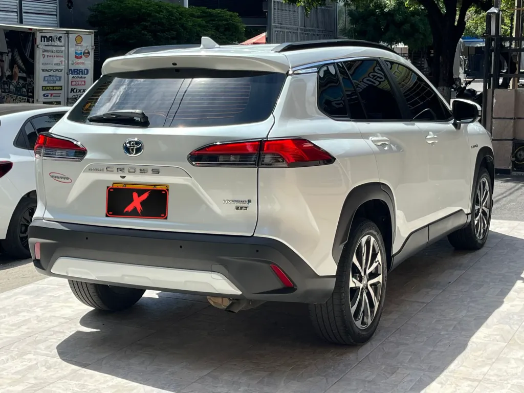 TOYOTA COROLLA CROSS SEG HYBRID MOD 2023 (6).webp