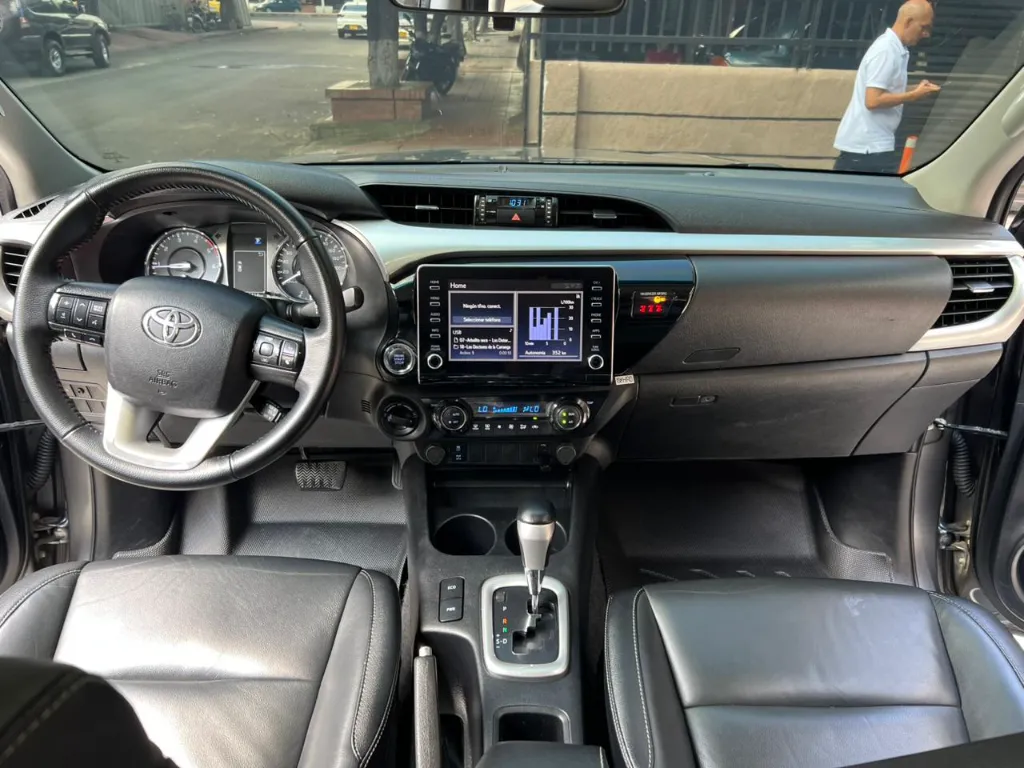 TOYOTA HILUX SRV 2.4 DIÉSEL 2022  (19).webp