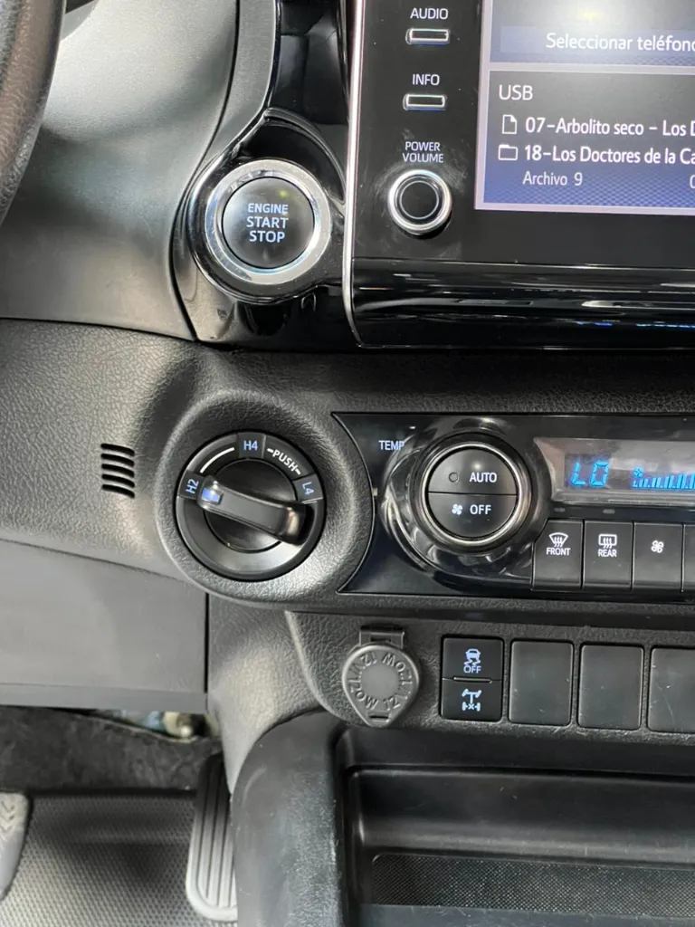 TOYOTA HILUX SRV 2.4 DIÉSEL 2022  (18).webp