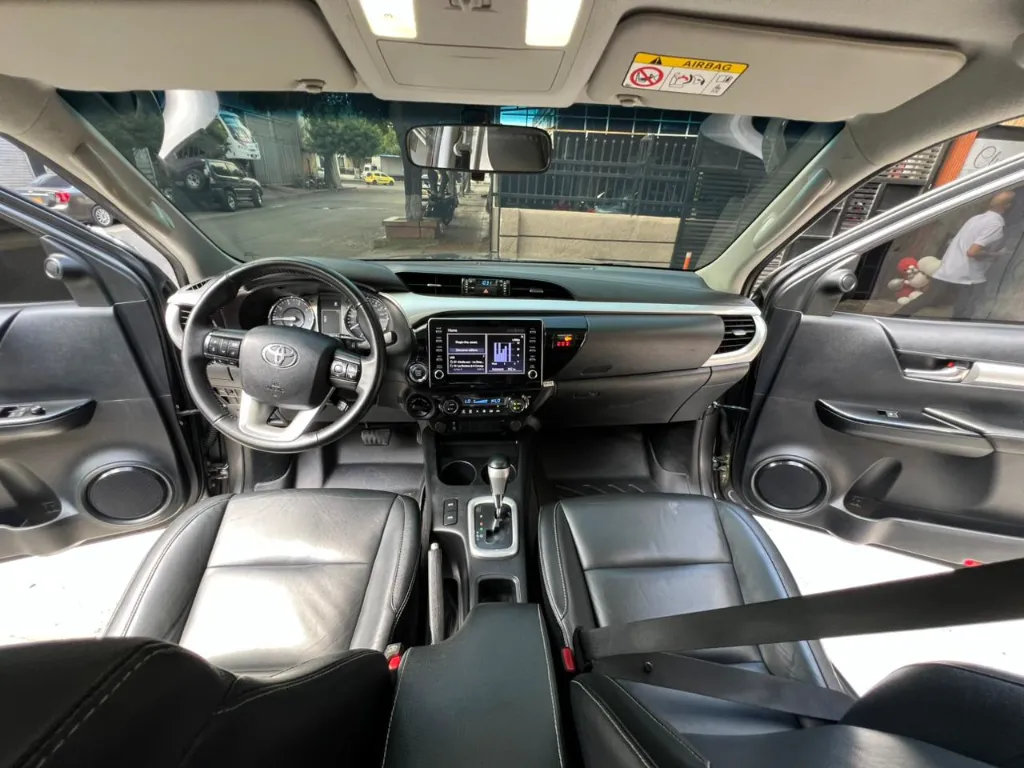 TOYOTA HILUX SRV 2.4 DIÉSEL 2022  (20).webp