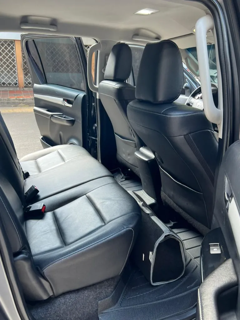 TOYOTA HILUX SRV 2.4 DIÉSEL 2022  (23).webp