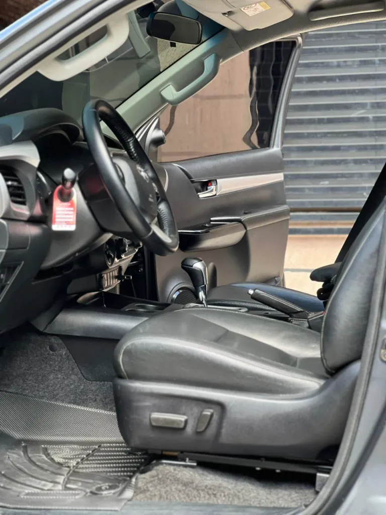 TOYOTA HILUX SRV 2.4 DIÉSEL 2022  (10).webp