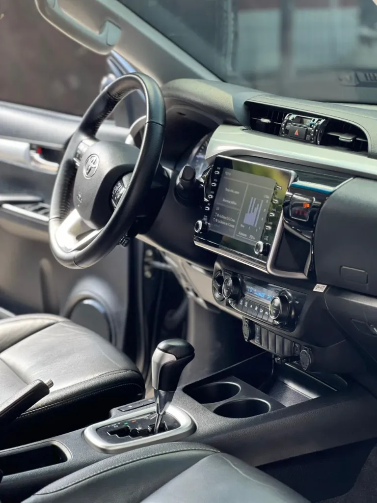 TOYOTA HILUX SRV 2.4 DIÉSEL 2022  (13).webp