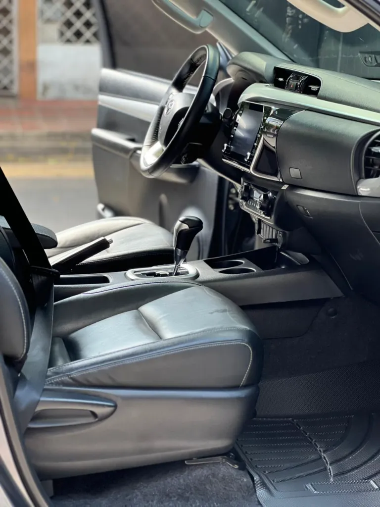 TOYOTA HILUX SRV 2.4 DIÉSEL 2022  (12).webp