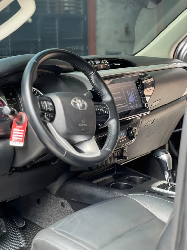 TOYOTA HILUX SRV 2.4 DIÉSEL 2022  (11).webp