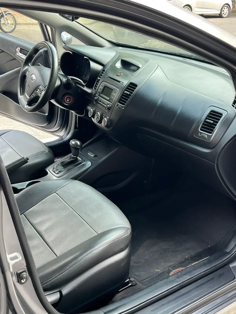 KIA CERATO PRO AUTOMATICO 2016 (13).webp