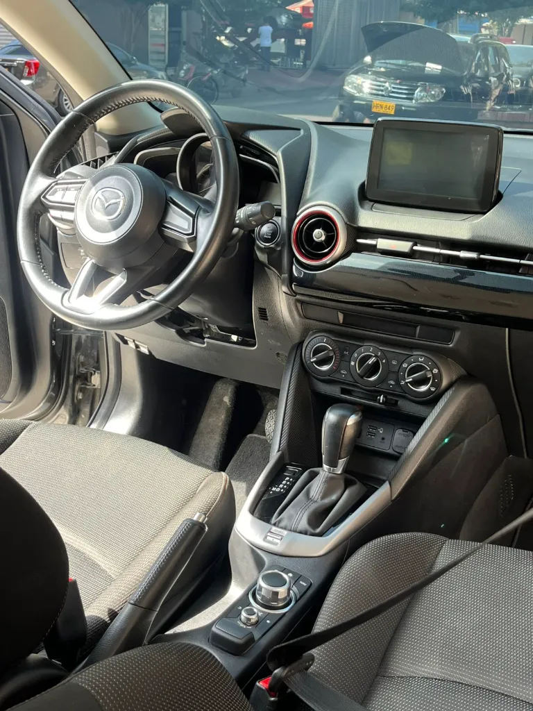 MAZDA 2 TOURING AUTOMATICO MOD 2023 (11).webp