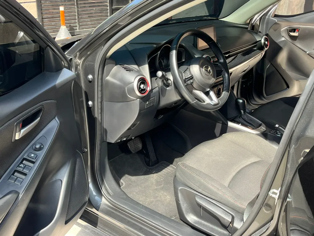 MAZDA 2 TOURING AUTOMATICO MOD 2023 (16).webp