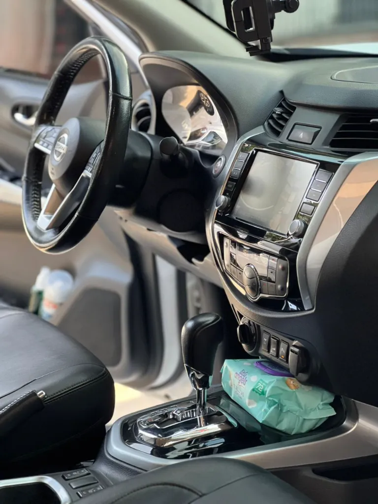 NISSAN FRONTIER LE 2.5 DIÉSEL 4X4 TP 2023 publicar en $186.900 (10).webp