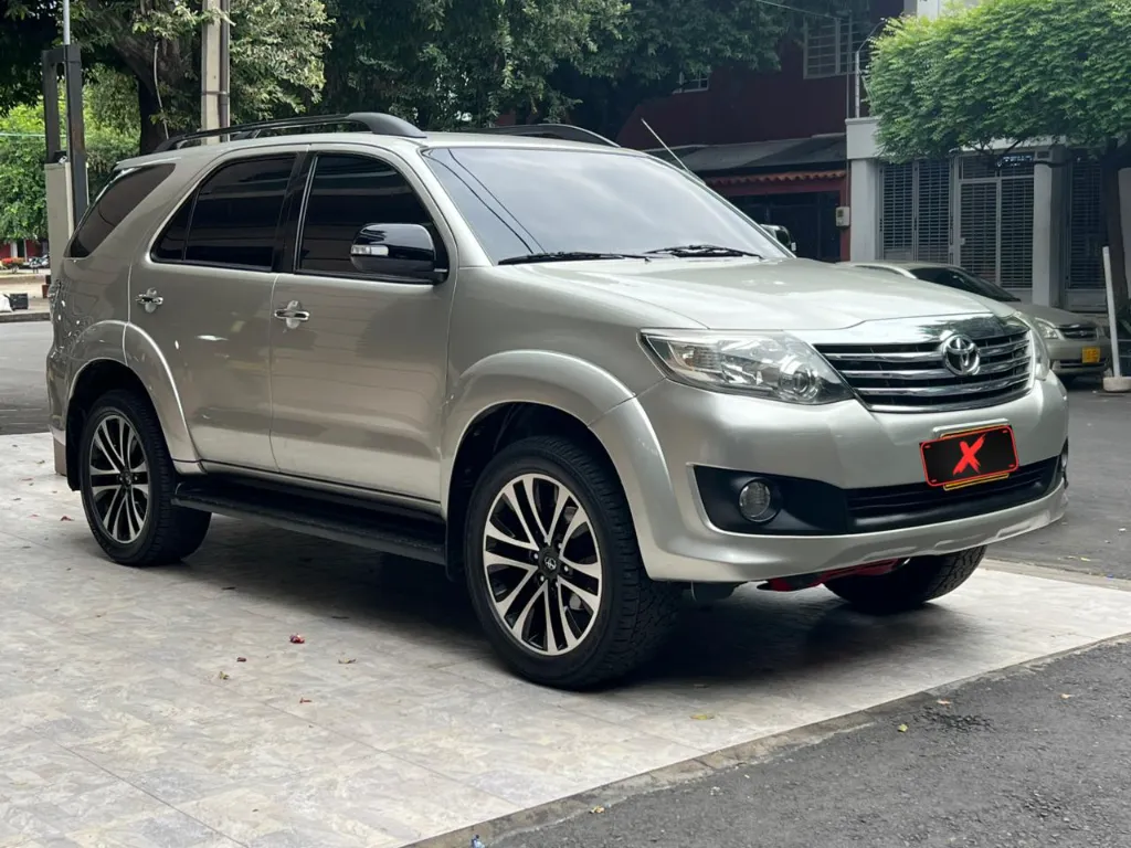TOYOTA FORTUNER SR5 2.7 GASOLINA TAILANDESA 2012 (3).webp