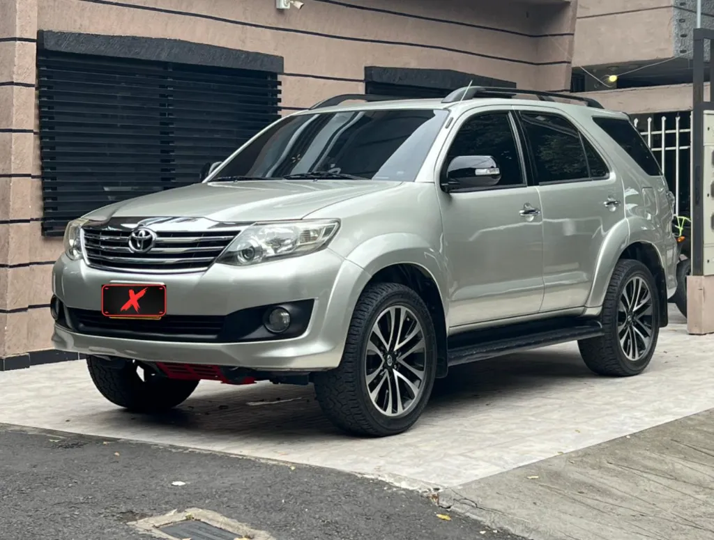 TOYOTA FORTUNER SR5 2.7 GASOLINA TAILANDESA 2012 (1).webp