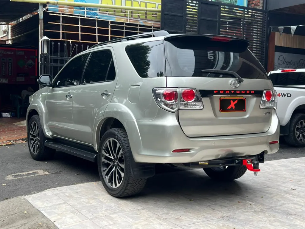 TOYOTA FORTUNER SR5 2.7 GASOLINA TAILANDESA 2012 (4).webp