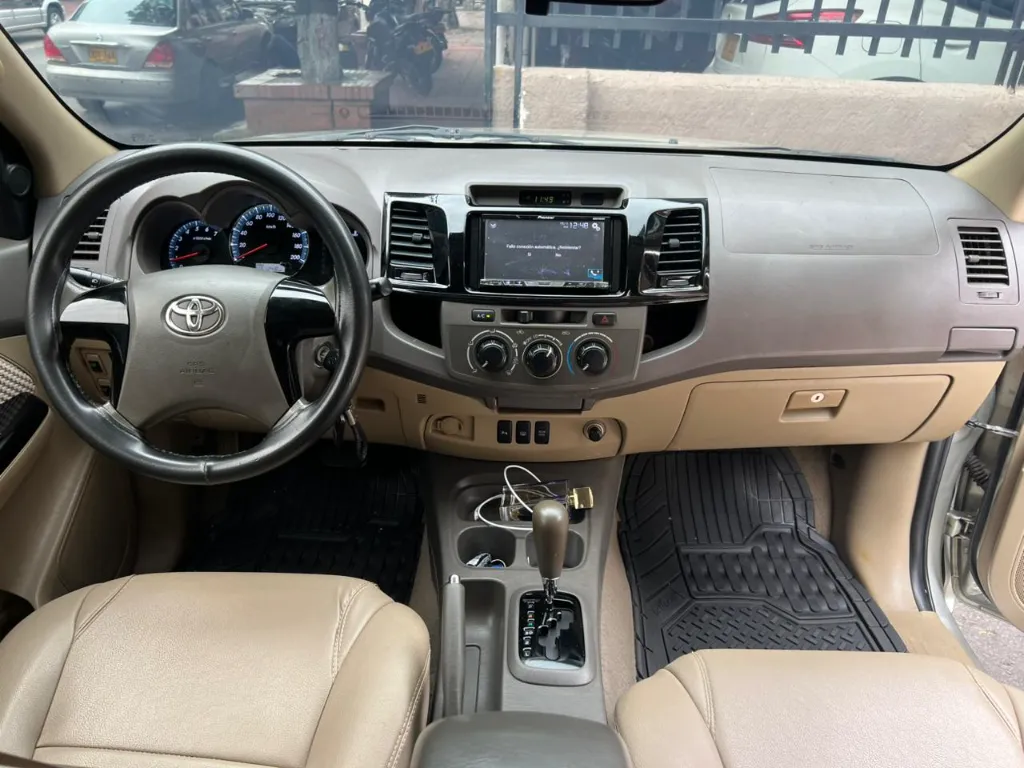 TOYOTA FORTUNER SR5 2.7 GASOLINA TAILANDESA 2012 (14).webp