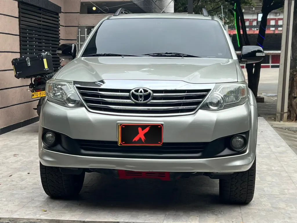 TOYOTA FORTUNER SR5 2.7 GASOLINA TAILANDESA 2012 (2).webp