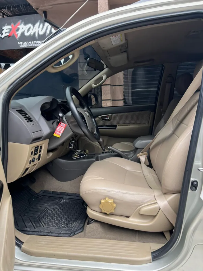 TOYOTA FORTUNER SR5 2.7 GASOLINA TAILANDESA 2012 (7).webp